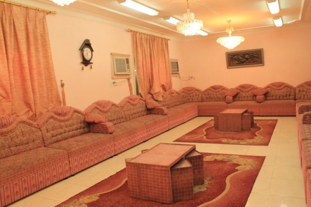 شركة تنظيف مجالس بالقطيف